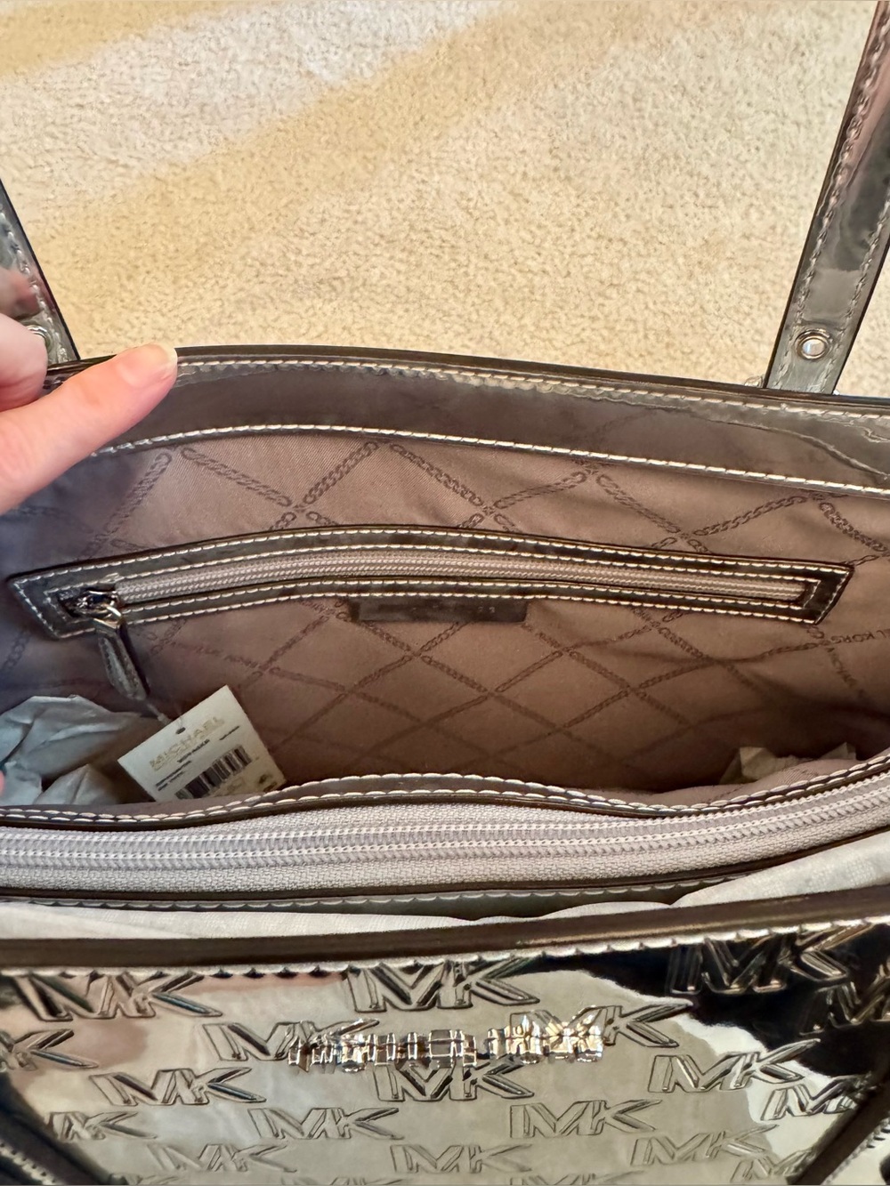 NWT Michael Kors Voyager Logo Embossed Patent Metallic Silver East West Tote MK - Picture 12 of 13
